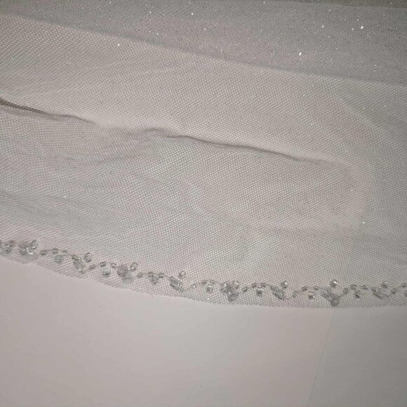 David’s Bridal Sparkle Tulle Bridal Veil with Beaded Scalloped Edge – Ivory - Picture 10 of 15